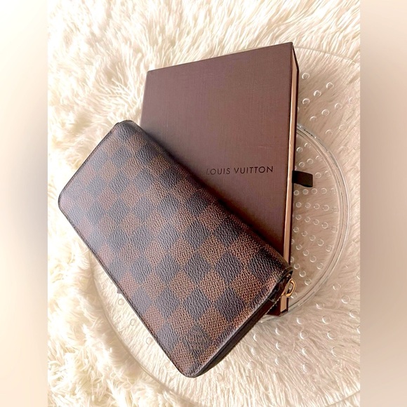 Louis Vuitton Handbags - Authentic Louis Vuitton Damier Zippy Wallet